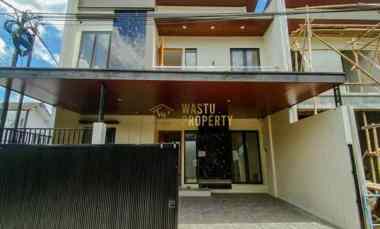 Rumah Strategis 3 Kamar, Balkon Depan Belakang Carport 2 Mobil