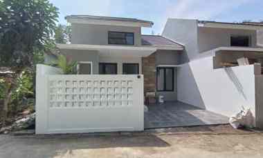 dijual rumah sidoluhur kec godean