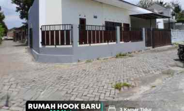 Rumah Hook di Sidomoyo, Godean km 7, Sleman 200 meter ke jl. Sidomoyo