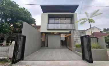 Rumah 2 Lantai, Desain Kontemporer Timur Jalan Kaliurang km 10