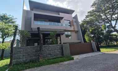 Rumah Baru Minimalis Split Level di Somerset, Citraland, Surabaya