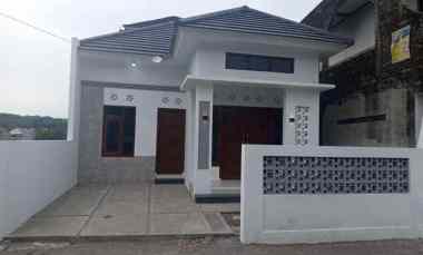Rumah Nyaman Tepi Jalan Utama Wonosari dekat Fasilitas Umum