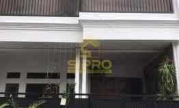 Dijual Rumah Semi Furnished 2,5 Lantai Rooftop Terawat Full Renov