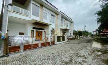 Rumah 2 lantai, Siap Huni 3 menit ke Sma Negeri 2 Ngaglik