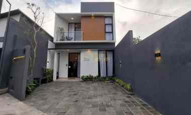 Rumah Kontemporer 2 Lantai, 11 menit ke Kampus Uii Jogja