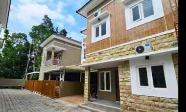 Rumah 2 Lantai Full Furnished, 2 menit ke Sma Negeri 2 Ngaglik