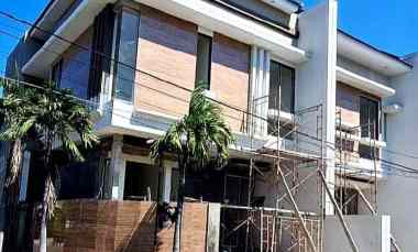 dijual rumah sutorejo prima