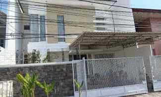 Hanya 2 M an Rumah Ciamik di Surabaya Timur dekat Raya Mulyosari dan P