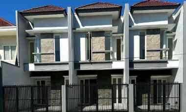 dijual rumah sutorejo utara