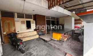 dijual rumah taman