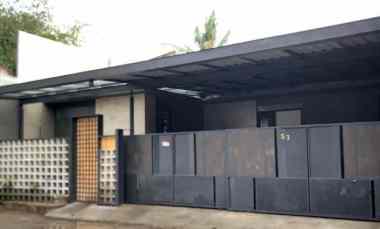 Rumah Bagus Nyaman Semi Furnished di Taman Holis Indah Bandung