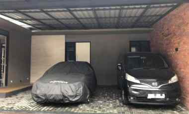 Dijual Rumah Bagus Nyaman Semi Furnish di Taman Holis Bandung