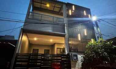 Dijual Cepat Rumah Komplek Strategis 2 Lt Taman Kencana Cengkareng