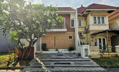 dijual rumah taman mutiara pakuwon city