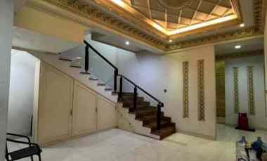 dijual rumah taman palem lestari