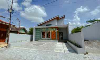 Rumah Siap Huni Tanah Luas dekat Jalan Jogja Solo di Kalasan