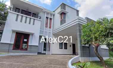 dijual rumah telaga golf