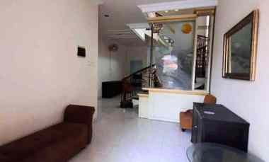 Rumah Tenggilis 2 Lantai Siap Huni Furnish Baru Saja Renovasi Total