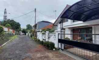 Rumah Klasik Furnished di Terusan Sariasih Sarijadi Bandung