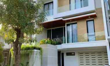 Dijual Rumah di Pakuwon Indah Furnish Desain Tropis Modern