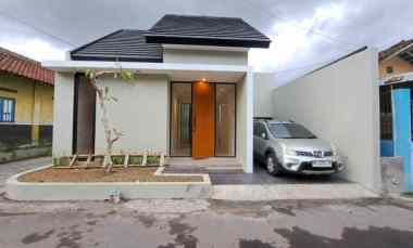 dijual rumah tirtomartani