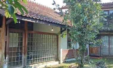 dijual rumah tubagus ismail dago