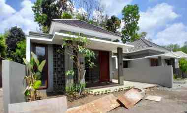 dijual rumah utara pamella 7