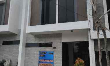 Velvet Legundi Krian Wringin Anom dekat Pabrik Keramik Milan