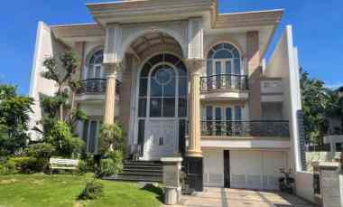 dijual rumah villa bukit regency