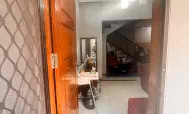 Disewakan Rumah Nyaman 2 Lantai di Villa Mutiara Ciputat