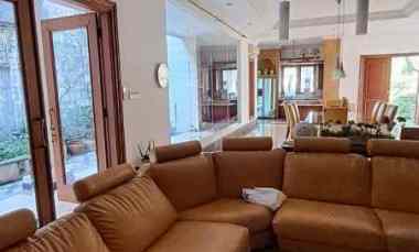 Rumah Hook 3 Lantai Fully Furnished,Lokasi Ok di Villa Permata Gading