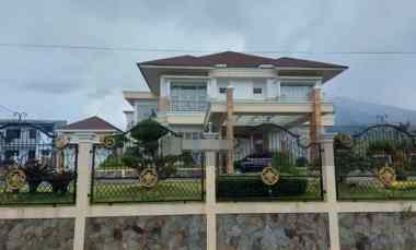 dijual rumah villa taman giri indah