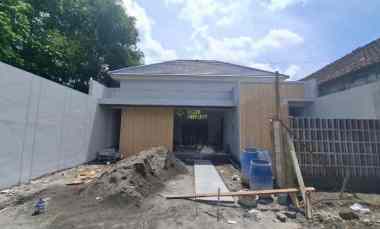 Rumah Baru Carport 2 Mobil di Lingkungan Nyaman dekat Maguwoharjo