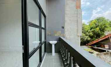 Dijual Rumah 2 Lantai Mewah Modern dekat Maguwoharjo di Sleman