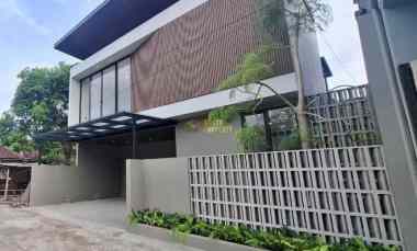 Rumah Siap Huni, Full Furnished Mini Pool dekat Maguwoharjo, Sleman