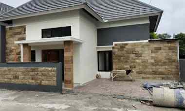 Rumah Cantik Posisi Hook Didalam Mini Cluster dekat Kampus UII Jakal