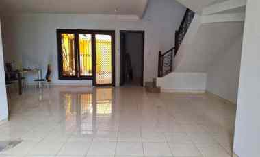 Dijual Rumah Siap Huni di Madrid, Wisata Bukit Mas, Surabaya