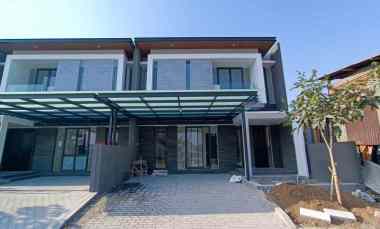 Rumah Baru Minimalis Modern di Woodland Citraland, Surabaya