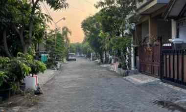 Rumah Siap Huni di Ykp, Lebar Jalan 2 Mobil, Rungkut, Gunung Anyar