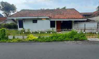 Rumah Tua Hitung Tanah 400 m2 SHM Muka 16 meter di Cigadung Dago Bdg