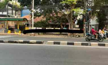 Rumah Tua Hitung Tanah Pinggir Jln Boulevard Bisa Buat Komersial