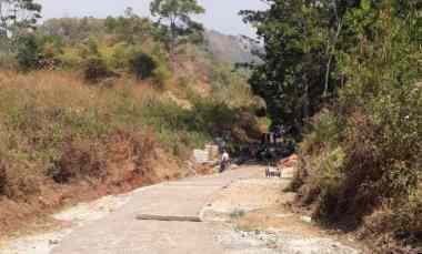 10 Ha Tanah Pinggir Jalan Cor dekat Wisata Tebing Cadas Palintang