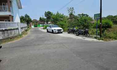 dijual tanah jl westlake trihanggo kec