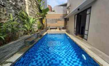 Villa Cantik Full Furnished Ada Kolam Renang di Kusuma Pinus Batu