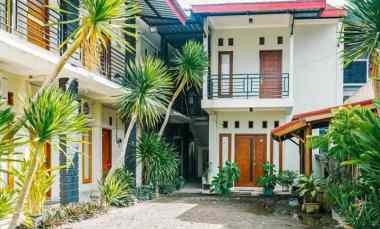 dijual villa ampenan selatan kec