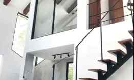 dijual villa bergaya loft loteng