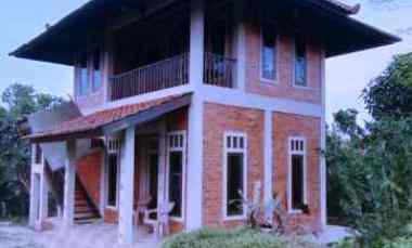 dijual villa cihideung