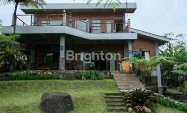 Villa Super Duper Keren, Nyaman, dengan Pemandangan Juara di Bogor