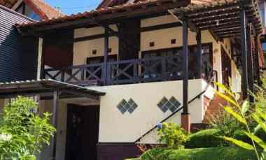 dijual villa di grand trawas