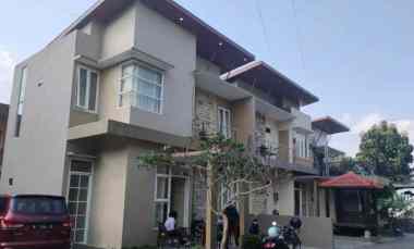 Rumah Villa Modern 2 Lantai di Griya Asri Gondorejo Batu